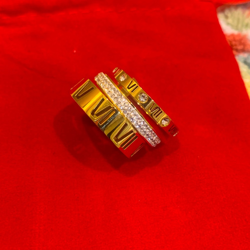 Gold tone 3-1 ring set